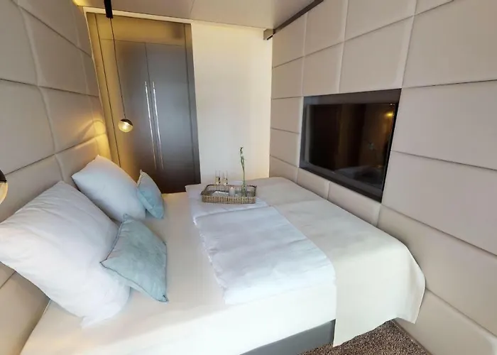 Apartment White Pearl 3.10 *